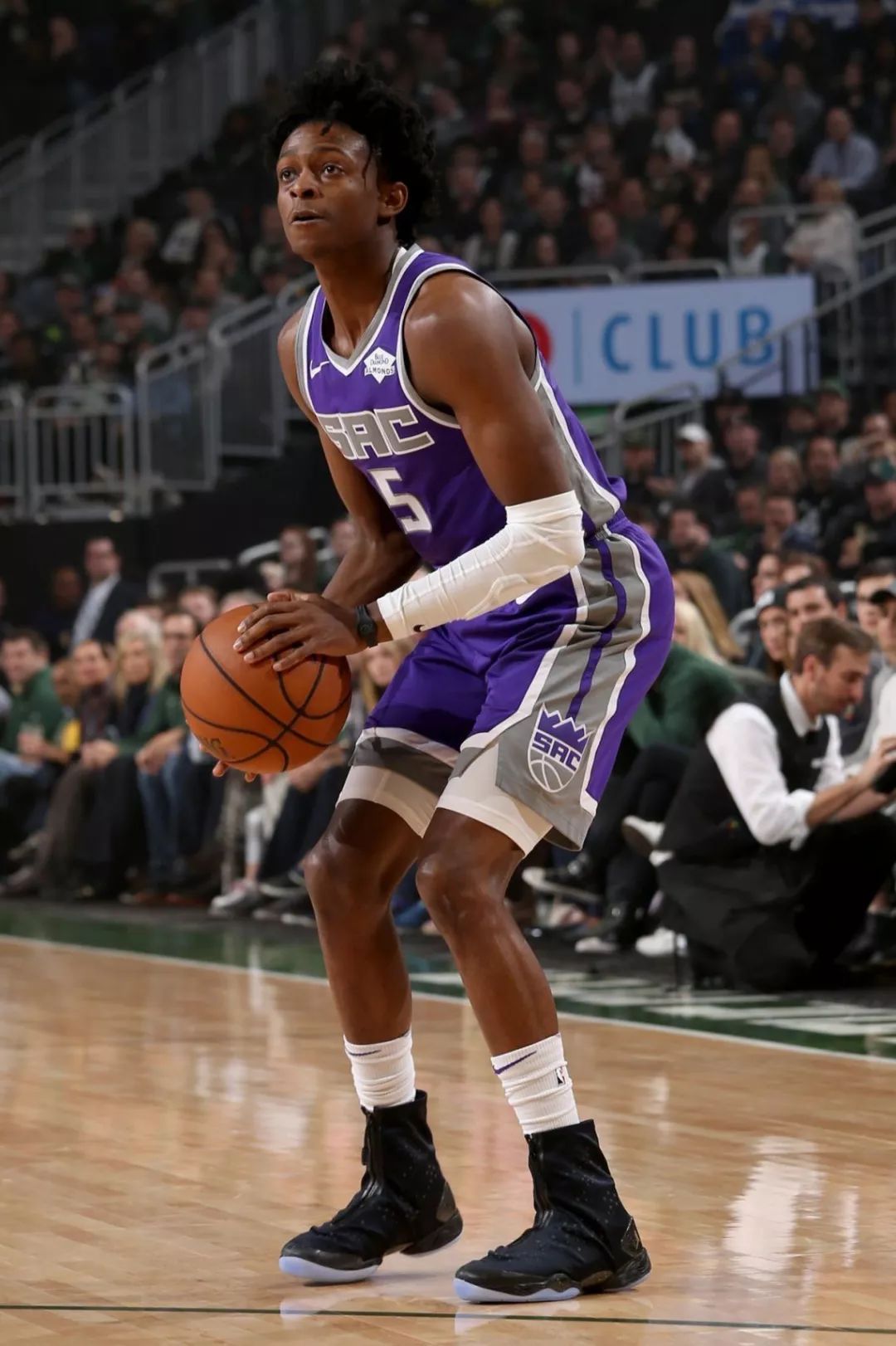 据知情人士 据知情人士